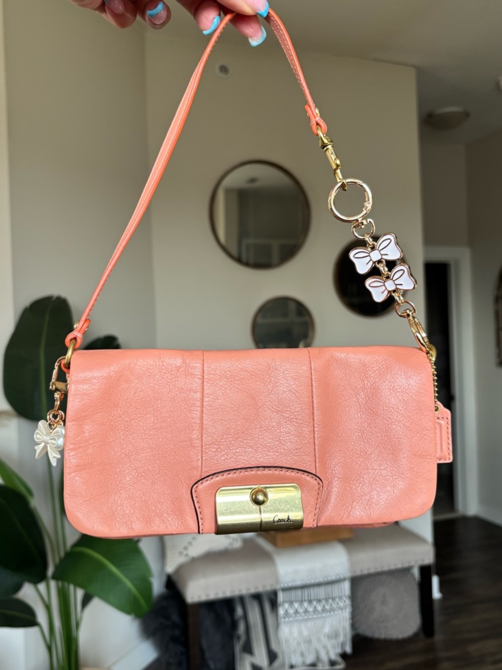 💕🐚🧡Y2k COACH Kristin Large Wristlet Mini Bag🧡🐚💕
